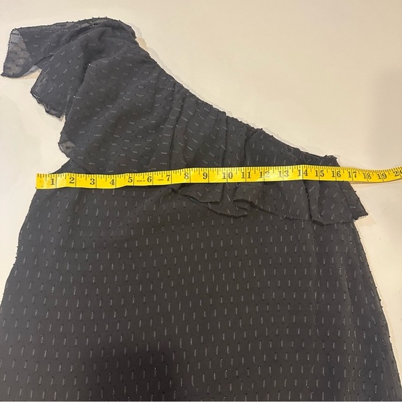 Paige Elegant Black Ruffled one Shoulder Shirt size small - Picture 4 of 5